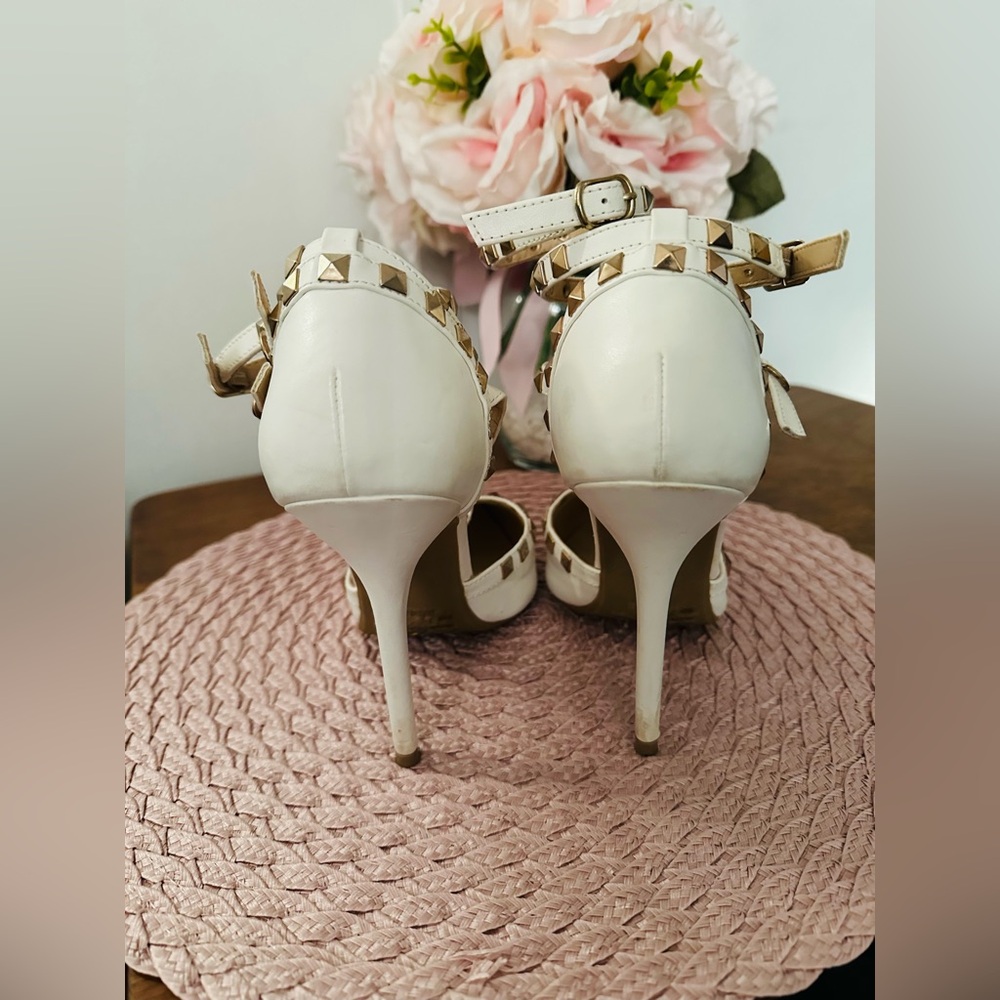 Heels - Picture 3 of 4
